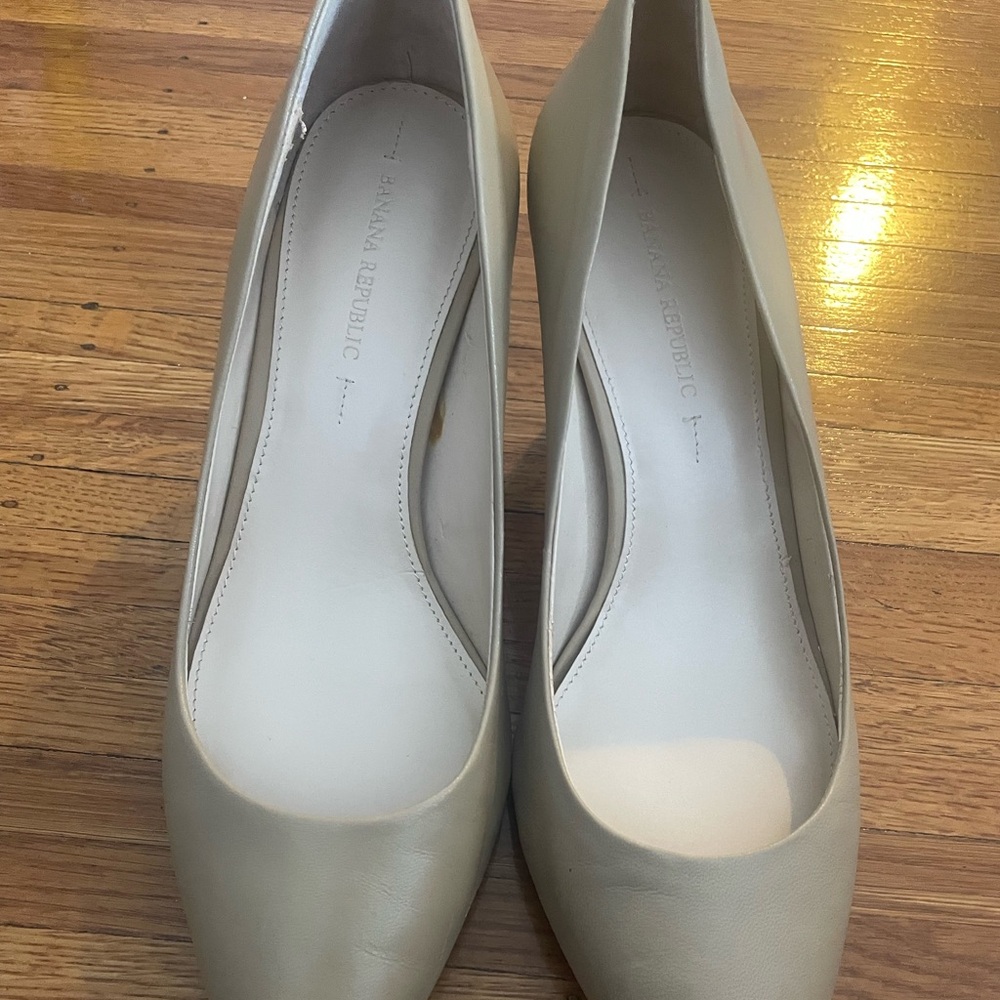 Banana Republic Pumps